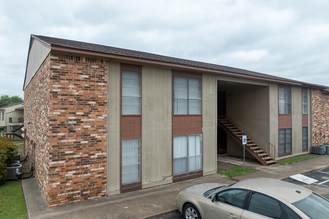 The Oaks Apartments in Temple, TX - Building Photo - Building Photo