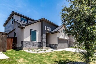 12515 Yellowstone Point in San Antonio, TX - Building Photo - Building Photo