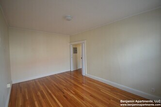 1782 Commonwealth Ave, Unit 10 in Boston, MA - Building Photo - Building Photo