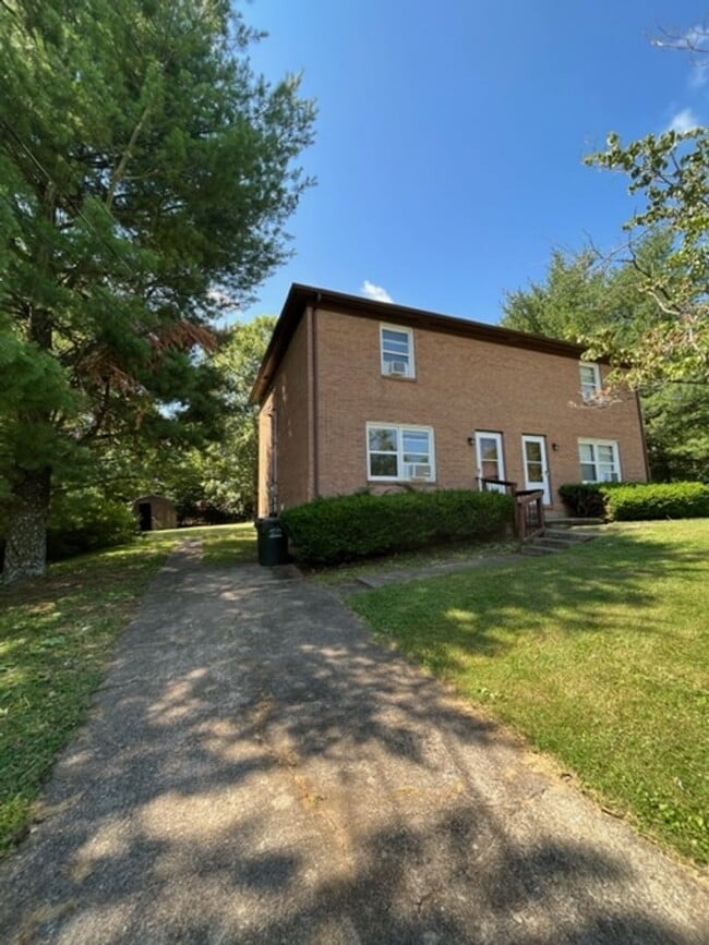 314 Walters Ln in Wilmore, KY - Foto de edificio - Building Photo