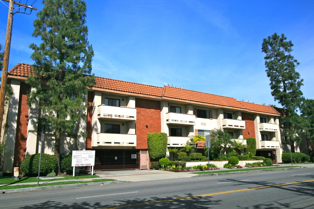 5421 Kester Ave, Unit Kester Apartments in Sherman Oaks, CA - Foto de edificio