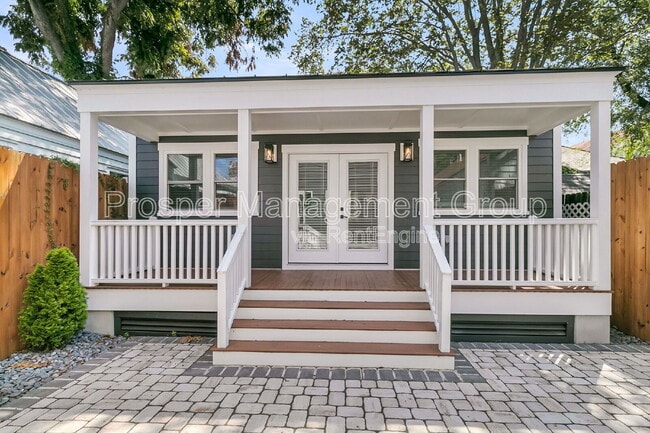property at 8 Larnes St