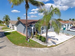 7695 NW 178th Terrace in Hialeah, FL - Building Photo - Building Photo