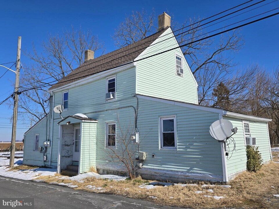 76 Chestnut St in Leipsic, DE - Building Photo