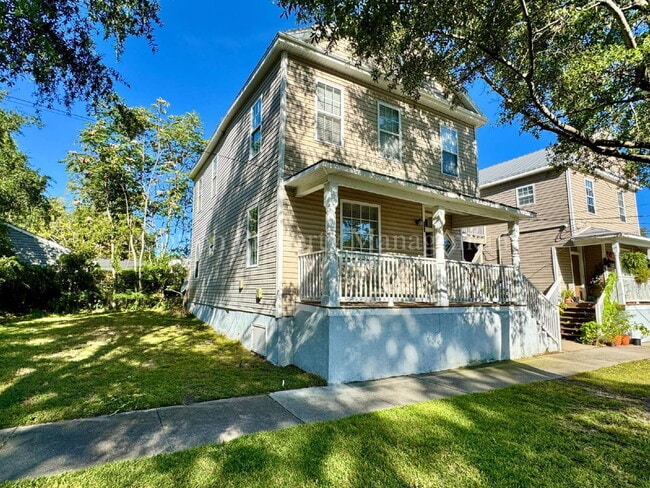 property at 921 N 5th Ave