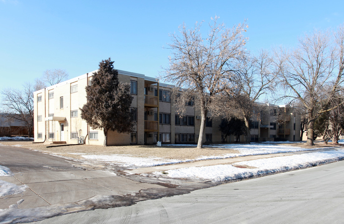 Beard Ave Apartments in Brooklyn Center, MN - Foto de edificio