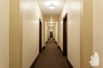 630 W Barry Ave, Unit 304 in Chicago, IL - Building Photo - Building Photo