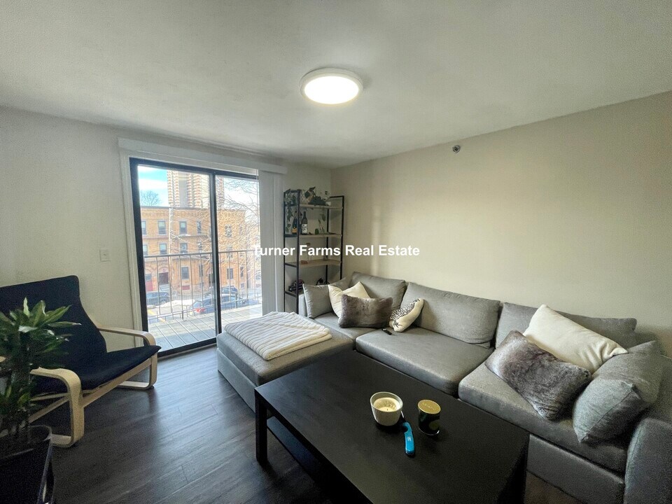 3 Darling St, Unit 6 in Boston, MA - Building Photo