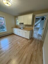 63 Merrimack St, Unit B in Concord, NH - Foto de edificio - Building Photo