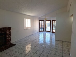 3816 Artimus Ct in Bakersfield, CA - Building Photo - Building Photo