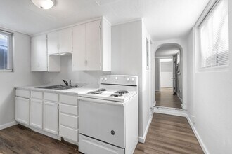 145 N Ash St in Wichita, KS - Building Photo - Building Photo