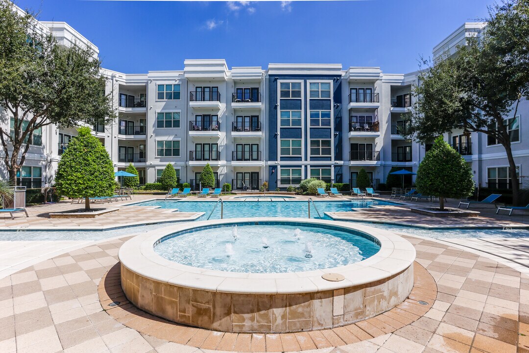 Addison Keller Springs in Addison, TX - Foto de edificio