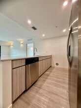 2285 SW 27th St in Miami, FL - Building Photo - Building Photo