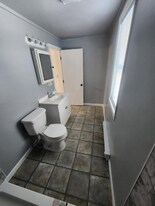 191 E Main St, Unit 1 in Chicopee, MA - Building Photo