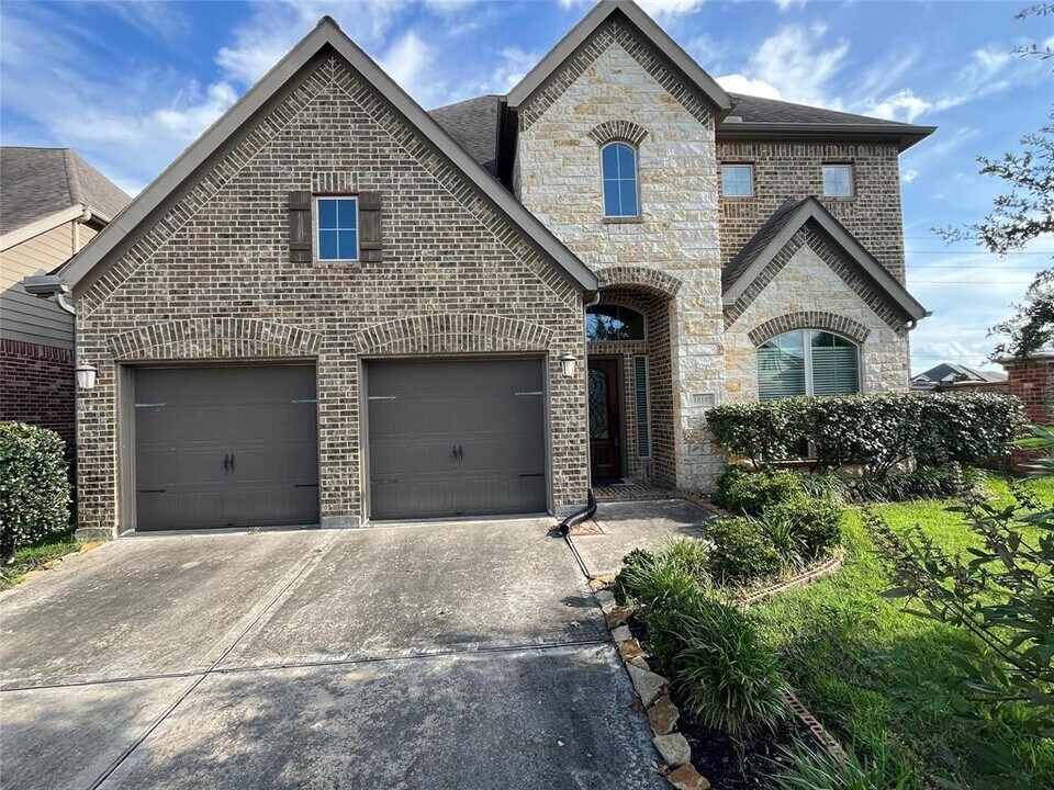 10107 Deerpark Dr in Missouri City, TX - Building Photo