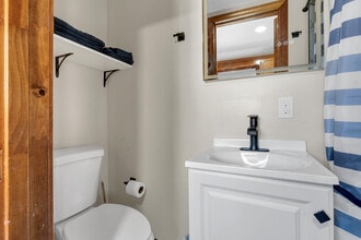 65 Cove St in Portsmouth, RI - Building Photo - Building Photo