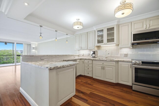 property at 2901 S Palm Aire Dr