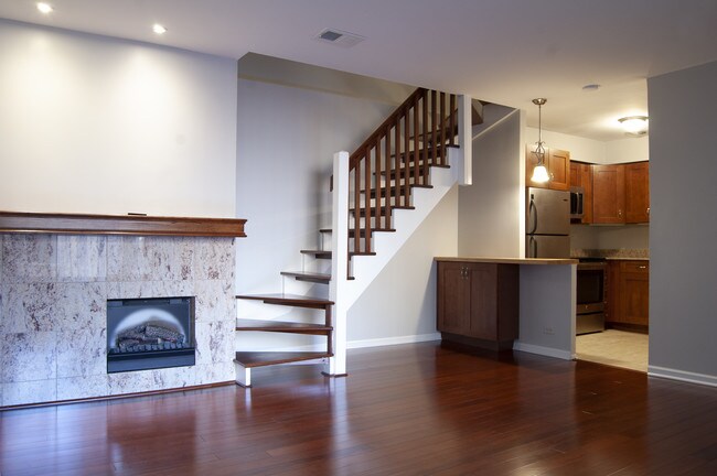 744 W Gordon Terrace-Unit -307 in Chicago, IL - Building Photo - Building Photo