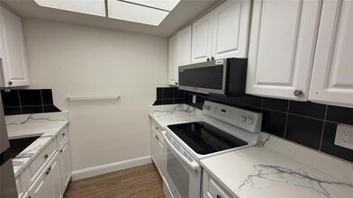 344 SE 11th Ave in Pompano Beach, FL - Building Photo - Building Photo