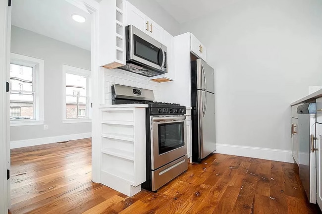 145 Chelsea St, Unit 1 in Boston, MA - Building Photo - Building Photo