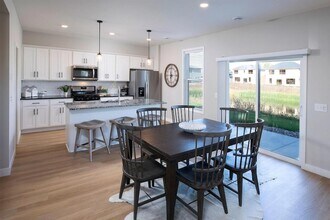 5395 Robinwood Ct in Chaska, MN - Building Photo - Building Photo