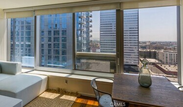 1155 S Grand Ave in Los Angeles, CA - Foto de edificio - Building Photo