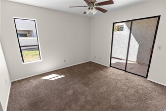 850 S River Dr, Unit 1050 in Tempe, AZ - Building Photo - Building Photo