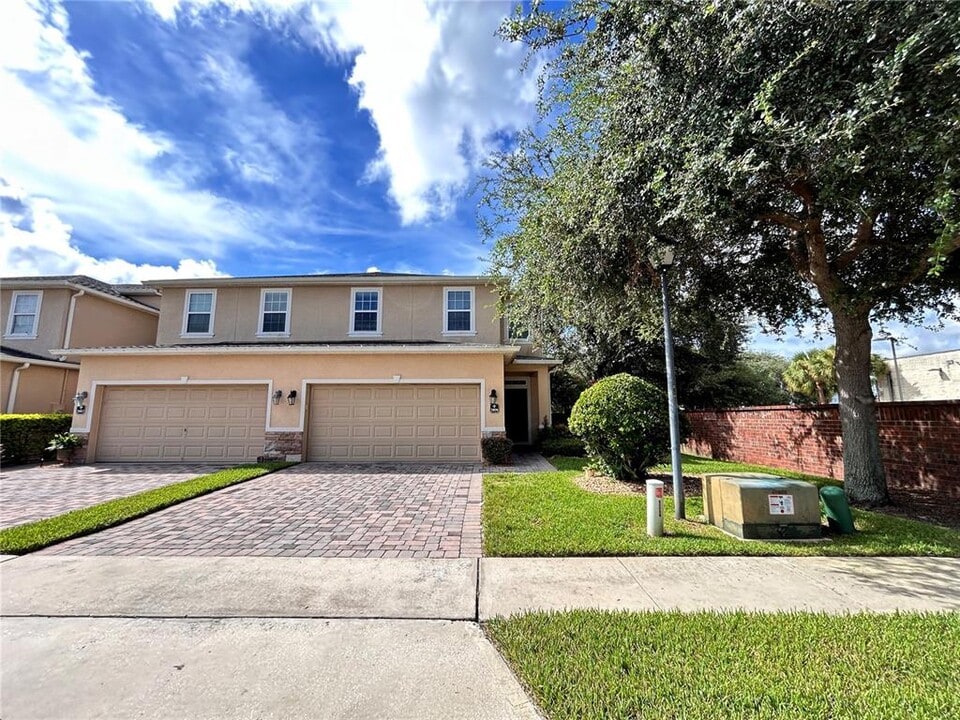 2000 Traders Cove in Kissimmee, FL - Building Photo