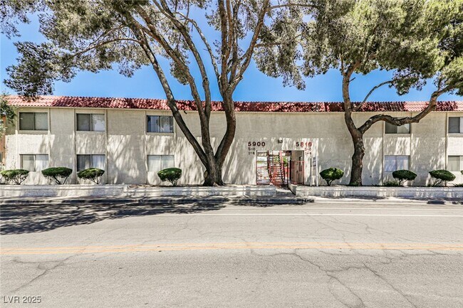 5816 Bromley Ave in Las Vegas, NV - Building Photo - Building Photo