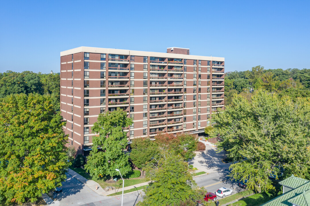 Winthrop House Condominium in Baltimore, MD - Building Photo