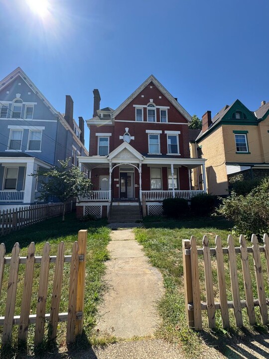 5498 Hayes St in Pittsburgh, PA - Building Photo