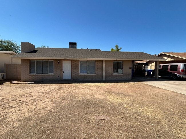 property at 8443 W Glenrosa Ave
