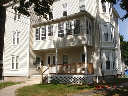 13 Capron St in Uxbridge, MA - Building Photo