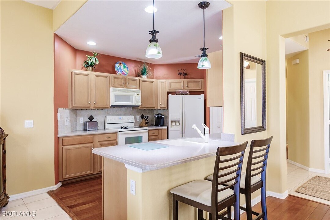 6821 Sterling Greens Dr in Naples, FL - Foto de edificio