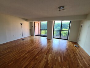 2230 George C Marshall Dr, Unit 1022 in Falls Church, VA - Building Photo - Building Photo