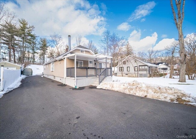 1026 NY-211 in Middletown, NY - Building Photo - Building Photo