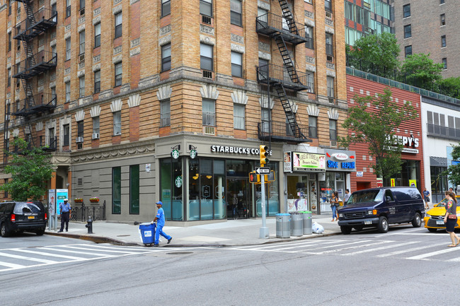 2621-2623 Broadway in New York, NY - Foto de edificio - Building Photo