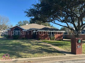 848 Eagles Nest Dr in Hewitt, TX - Building Photo