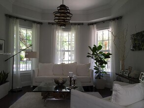 5000 SW 73rd Terrace in Miami, FL - Building Photo - Building Photo
