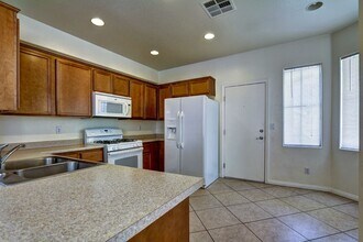 2021 Puffer Beach Ct in North Las Vegas, NV - Building Photo - Building Photo