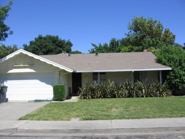 1754 Sycamore Dr in Fairfield, CA - Building Photo - Building Photo