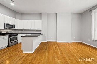 1282 N Milwaukee Ave-Unit -2 in Chicago, IL - Foto de edificio - Building Photo