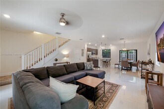 10425 NW 82nd St in Doral, FL - Building Photo - Building Photo