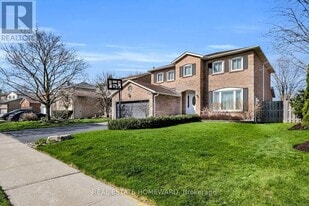 784 Hill Gate in Newmarket, ON - Building Photo