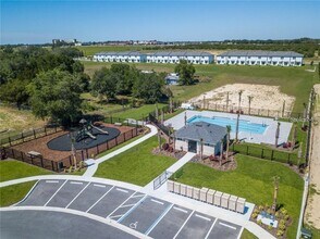 342 Madison Dr in Davenport, FL - Building Photo - Building Photo