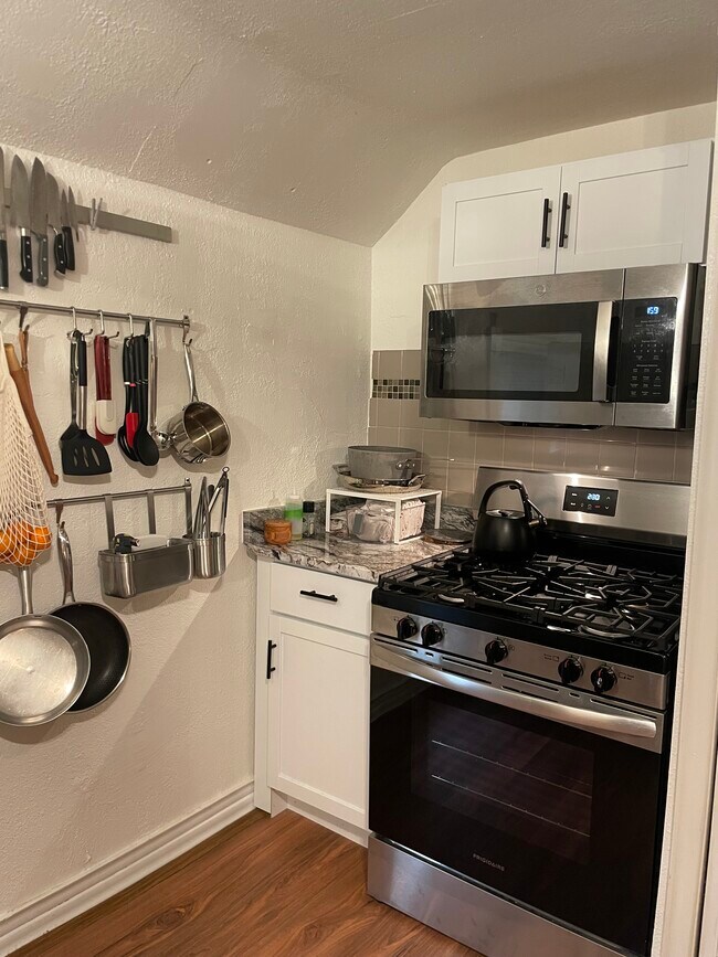 1611 Grand St NE, Unit Unit 2 in Minneapolis, MN - Building Photo - Building Photo