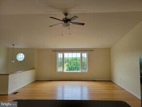 325 Poplar Springs Rd in Orrtanna, PA - Foto de edificio - Building Photo