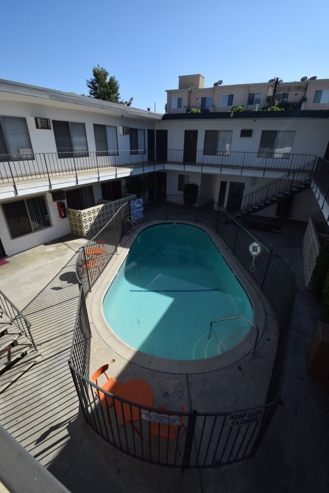 12050 Tiara St, Unit 05 in Los Angeles, CA - Building Photo - Building Photo