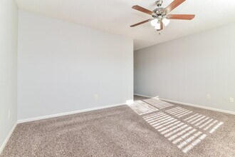 5849 Jackie Ln in Indianapolis, IN - Foto de edificio - Building Photo