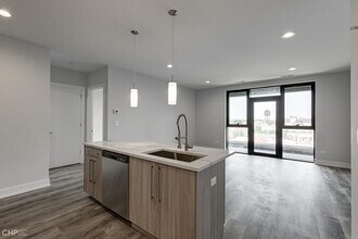 2942 W North Ave in Chicago, IL - Building Photo - Building Photo